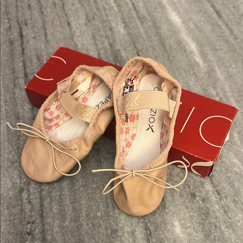 NWT Capezio Toddler Ballet Shoes (8.5 US) 🩰